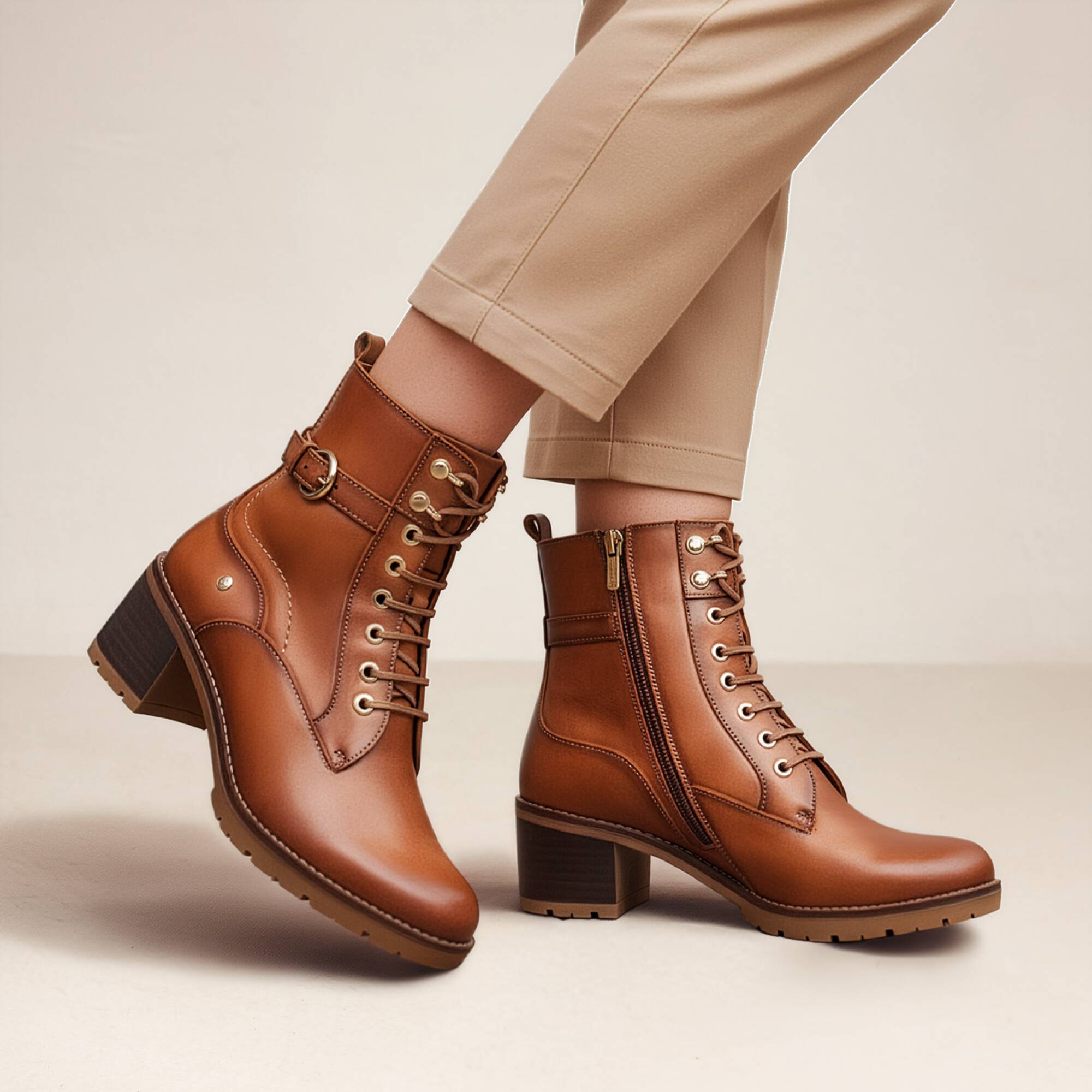 Bottes cheville à lacets à talon pour femme LLANES avec semelle type piste