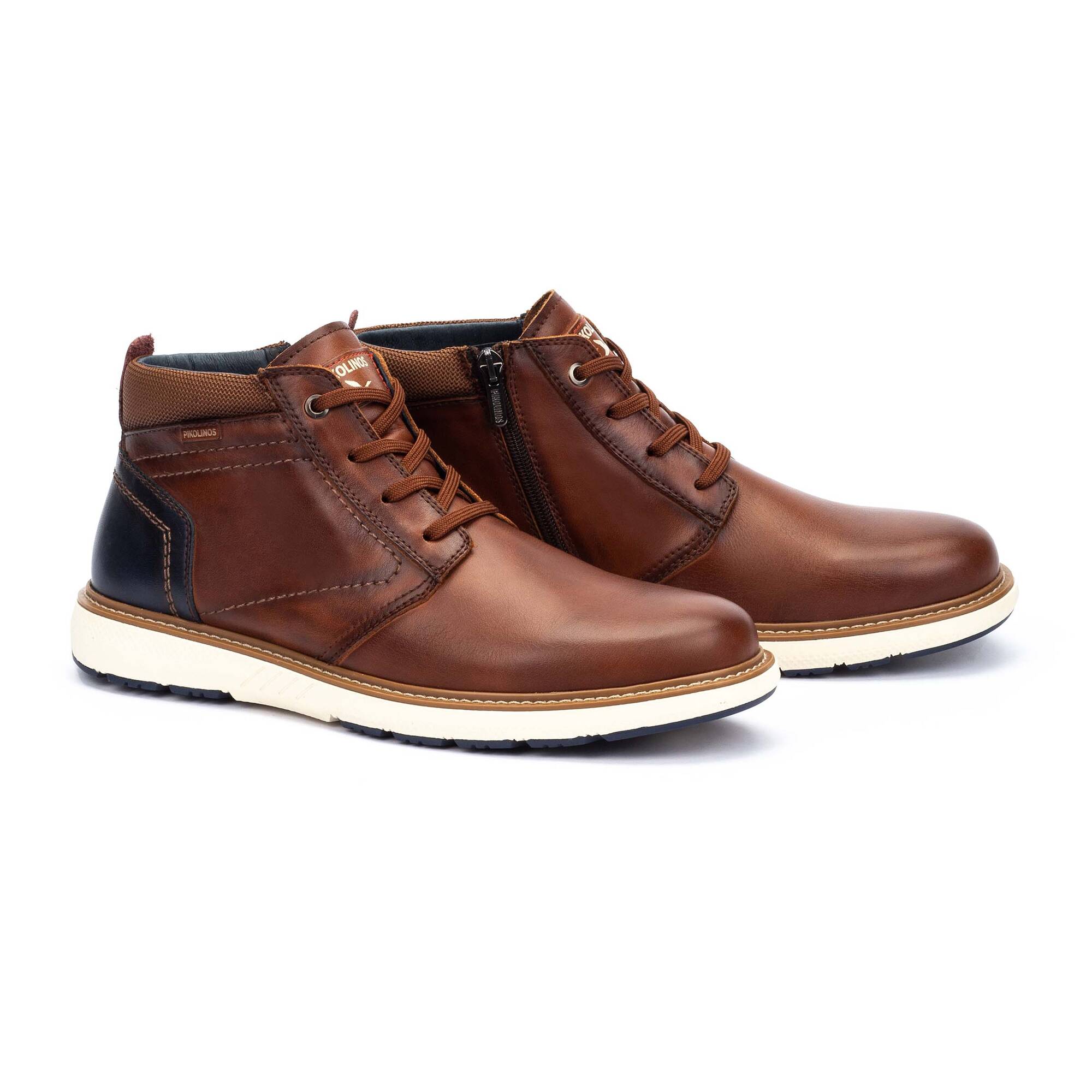 Bottes cheville homme Bilbao avec semelle ultra-légère et fermeture à lacets.